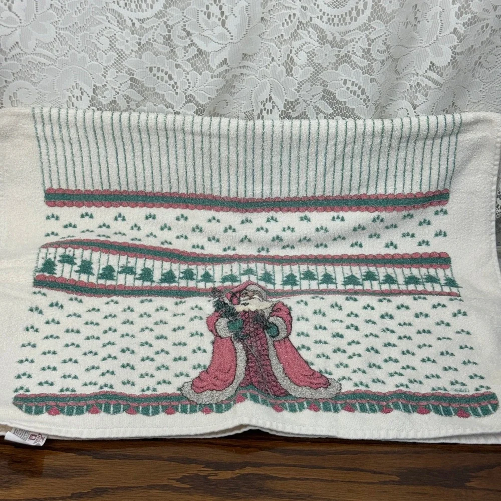 Vintage Cannon Santa Claus Bath Towel Red Green Cotton Made in USA Holiday Decor